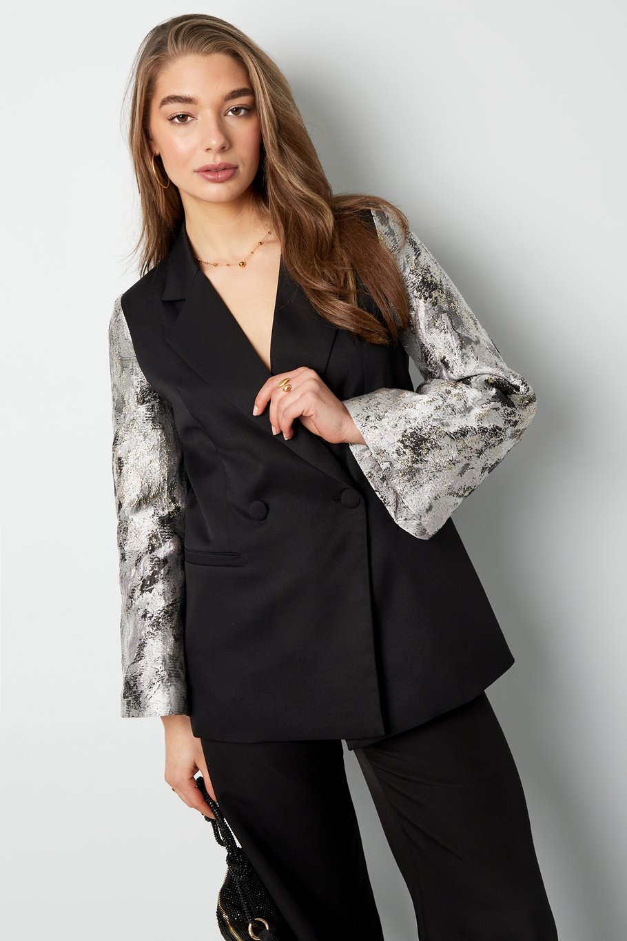 Schwarzer Blazer mit Jacquard-Ärmeln - Grau Bild5